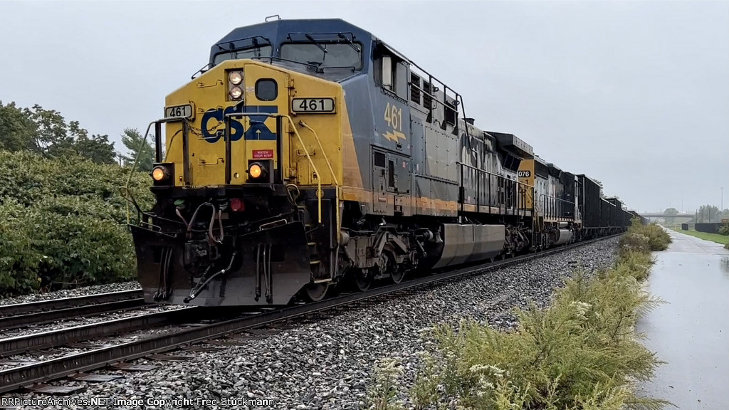 CSX 461 leads the Coke Train empties east.